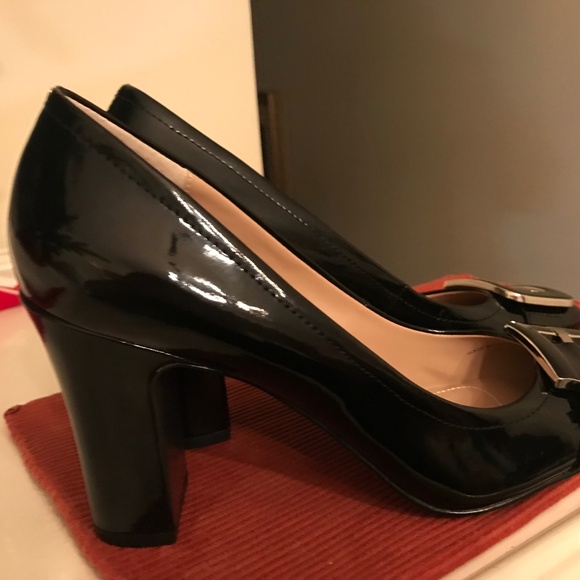 TAHARI Black patent leather wedge heels with buckle - Picture 6 of 6